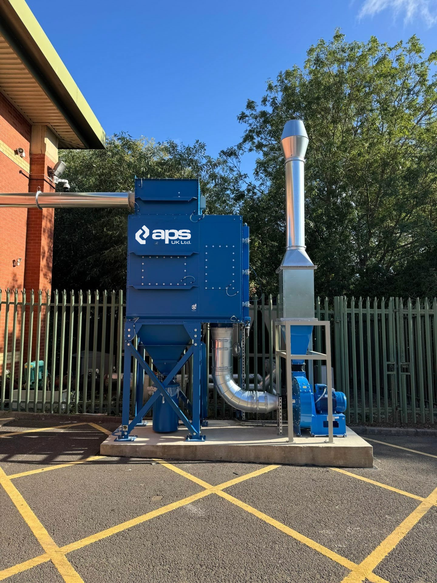 Dust extractor outside