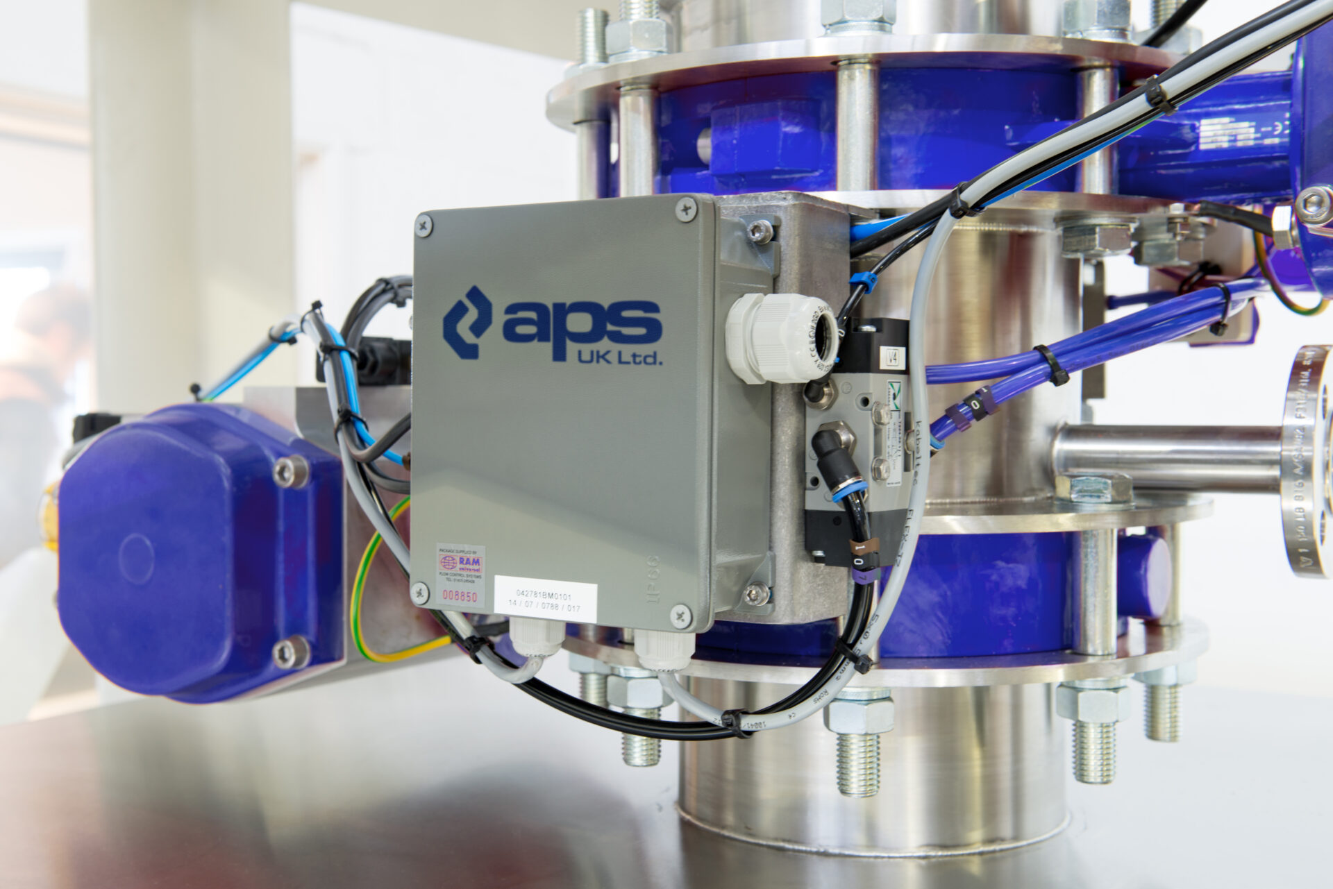 Dust extraction system used in the pharmaceutical industry